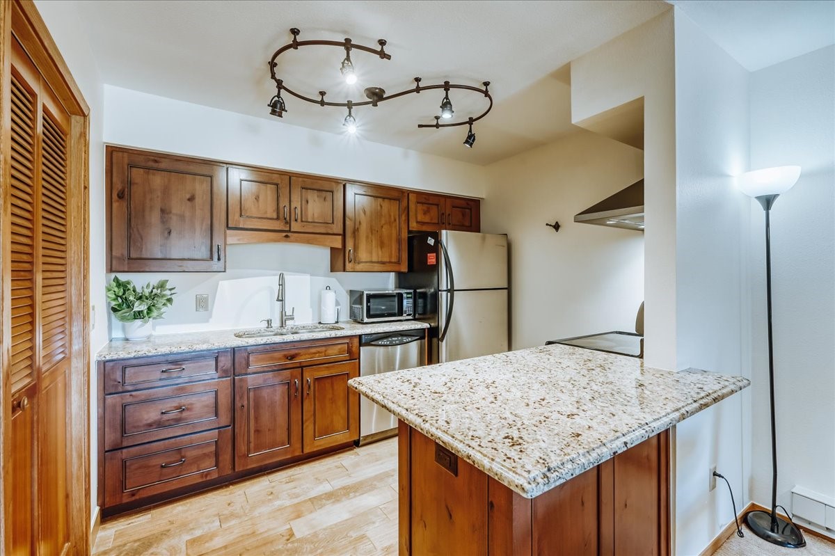 875 Four Oclock Road D1 Property Photo 10
