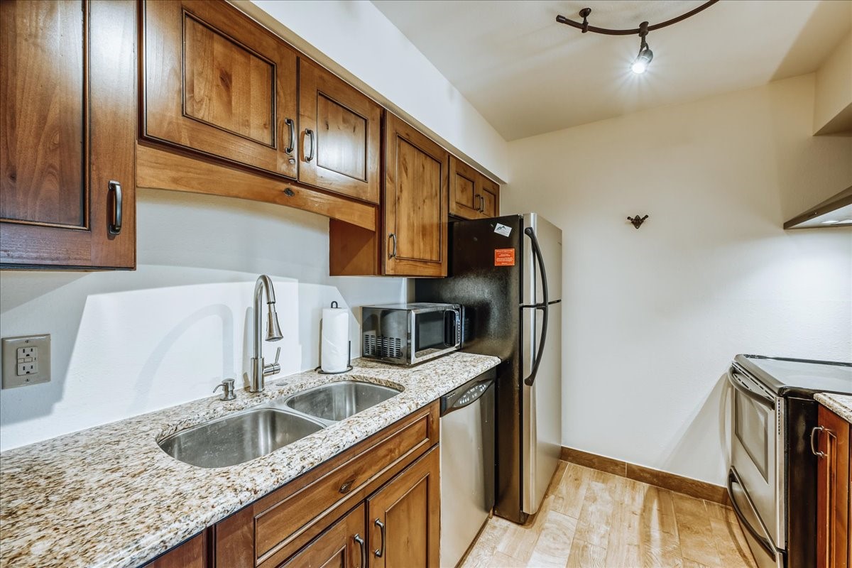 875 Four Oclock Road D1 Property Photo 13