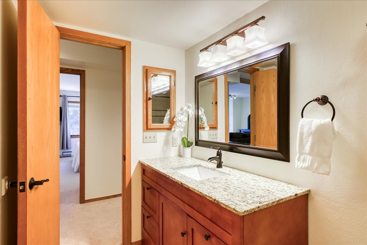 875 Four Oclock Road D1 Property Photo 19