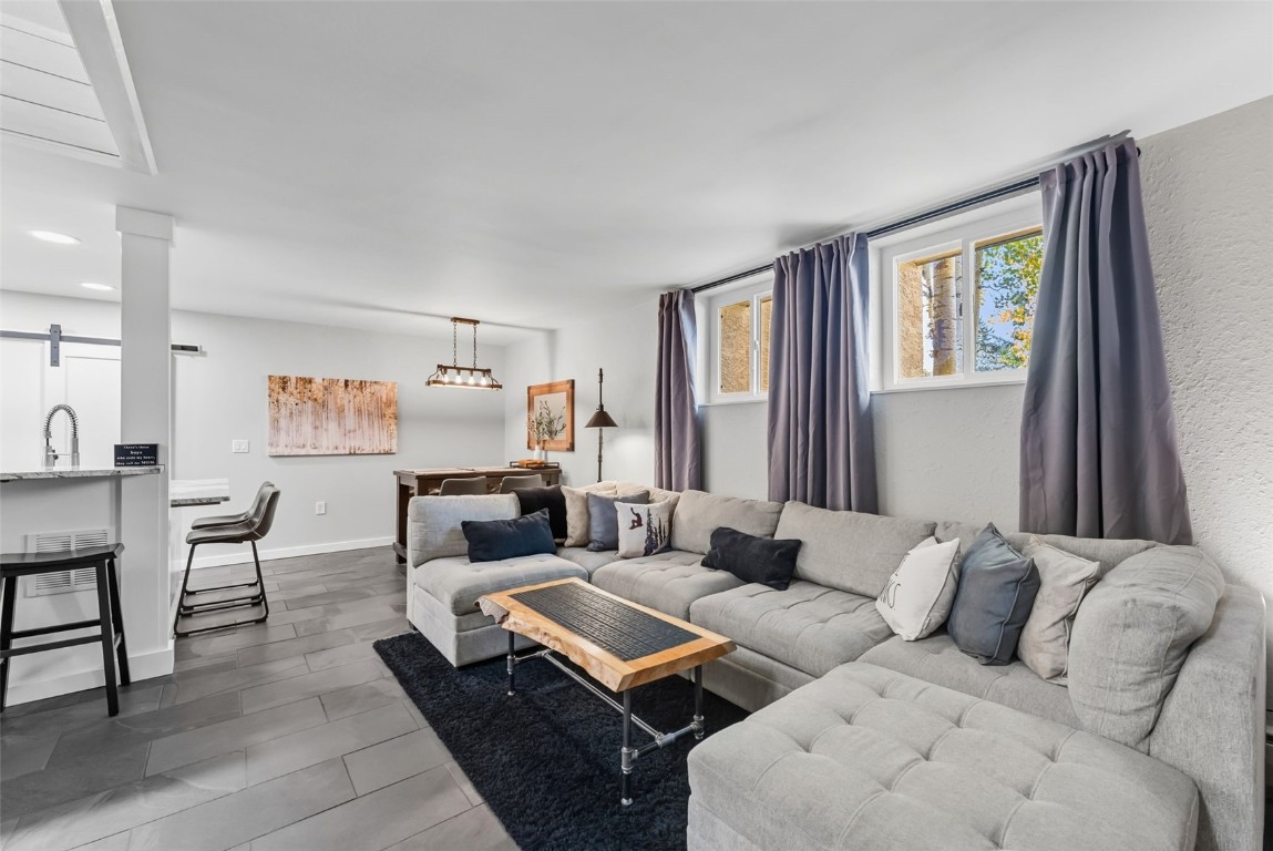 941 Fairview Boulevard 6 Property Photo 1