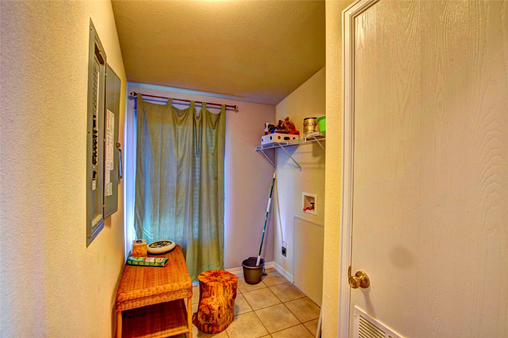 735 Apache Trail Property Photo 14