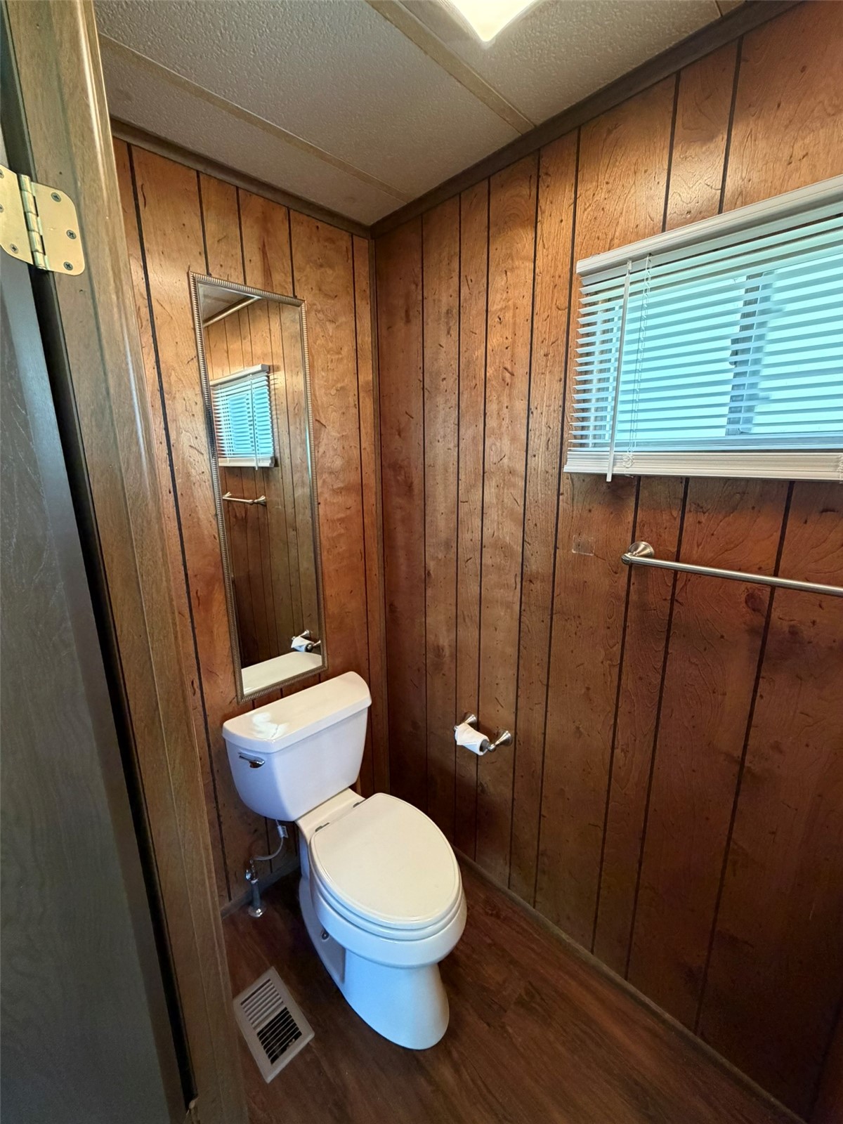 314 E 1st Street Property Photo 8