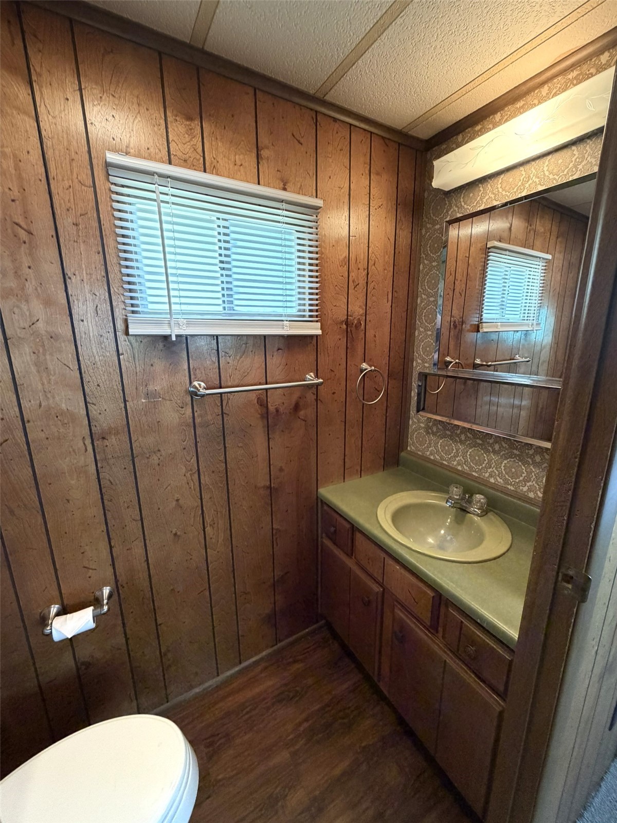 314 E 1st Street Property Photo 9