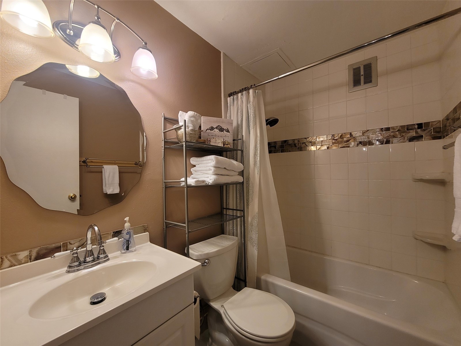 214 S Harris Street 101 Property Photo 9