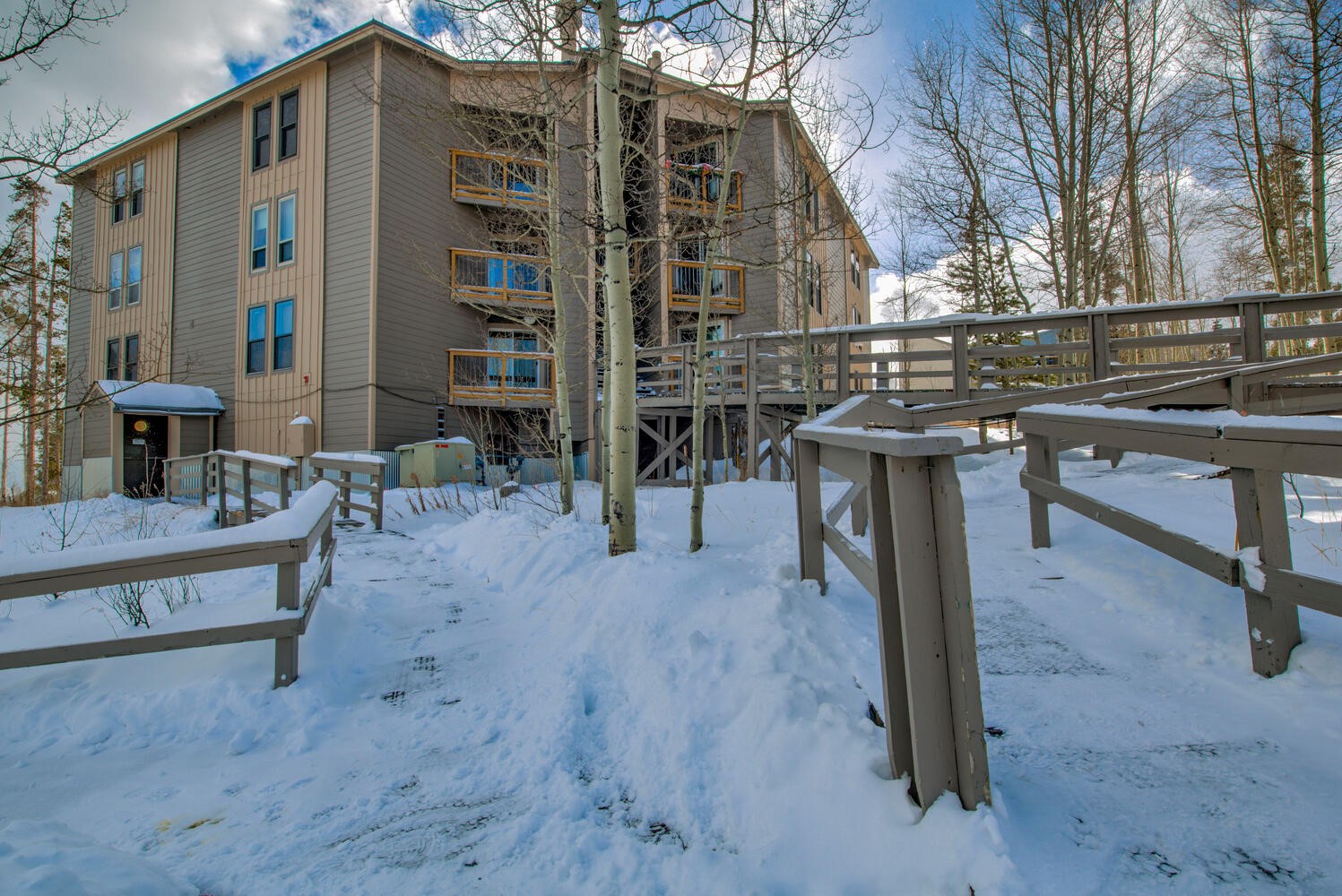 2300 Lodgepole CIRCLE 101 Property Photo 1