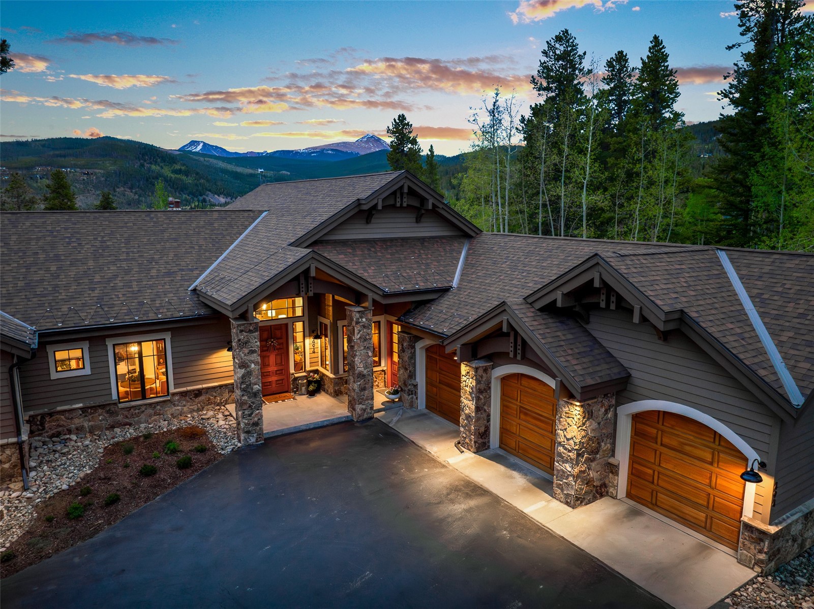 494 Silver Circle Property Photo 6