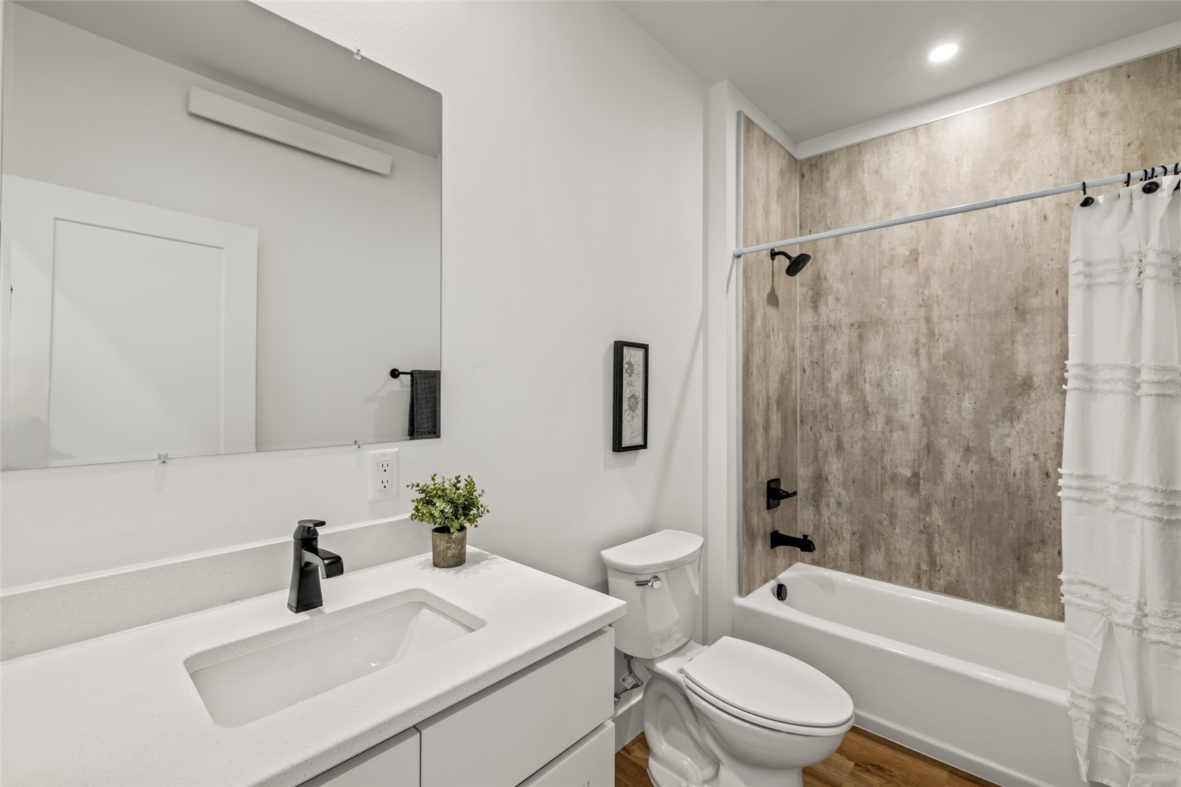 763 Russell Street - Property Photo 13