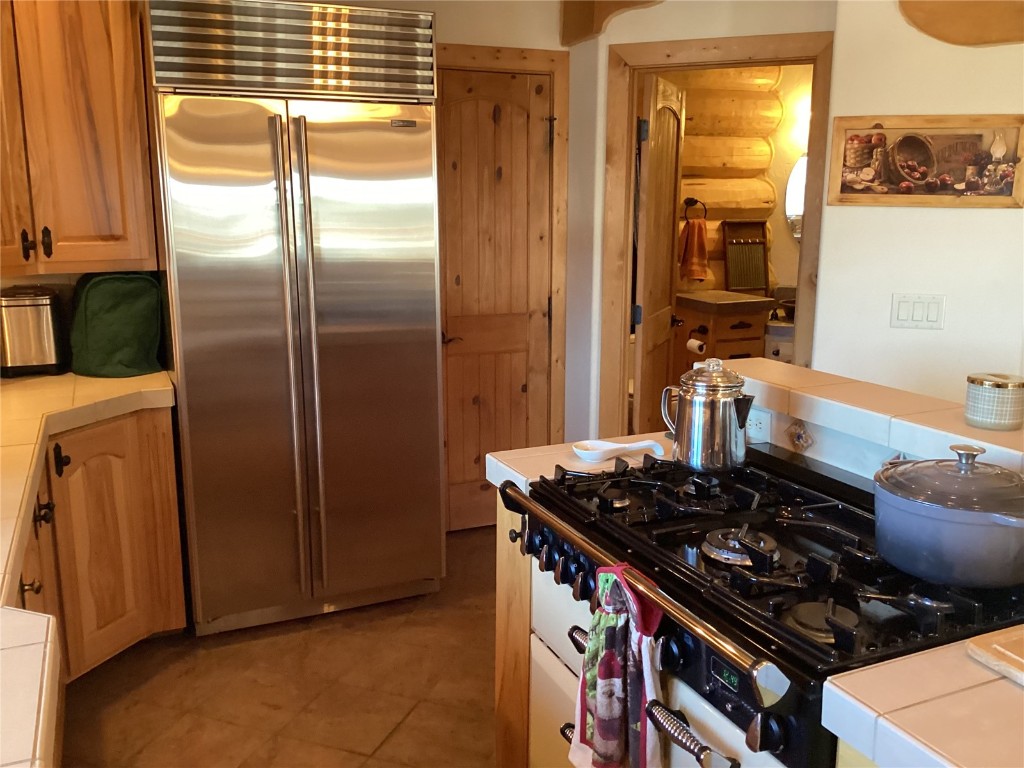 9073 54 7/10 Property Photo 17