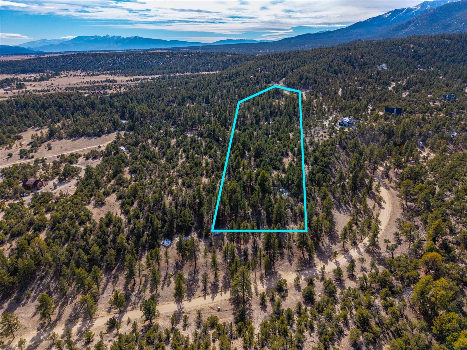 21160 Skyline Drive Property Photo 13