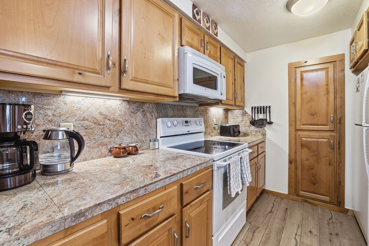 21700 Us Highway 6 2009 Property Photo 8