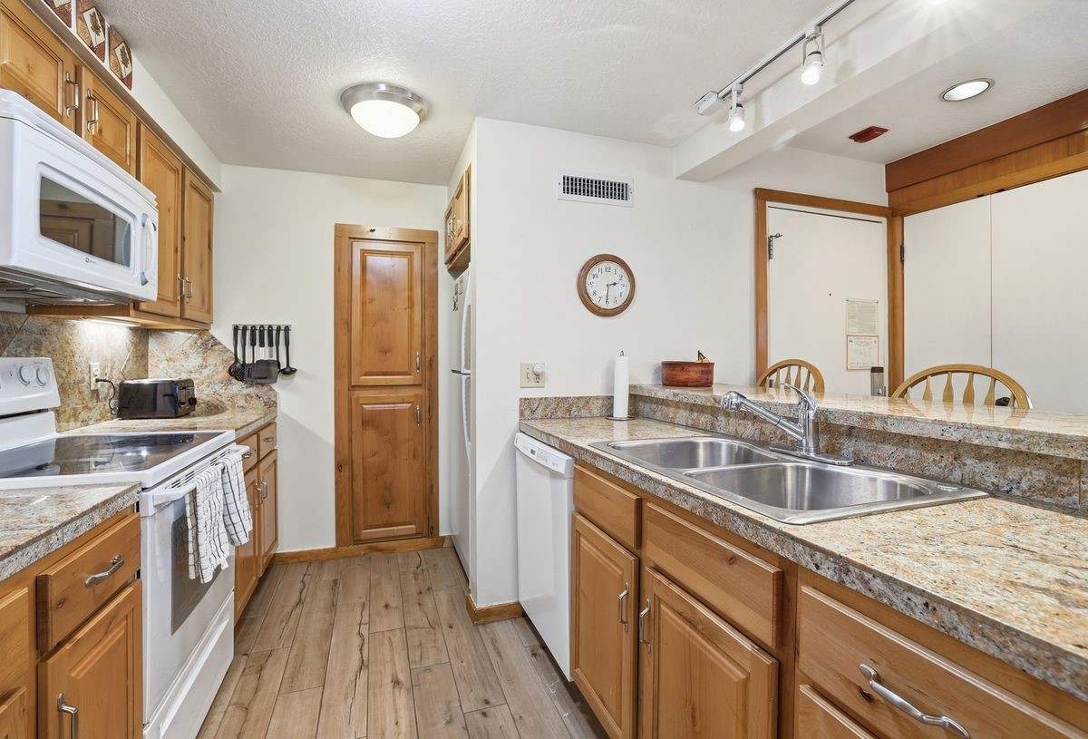 21700 Us Highway 6 2009 Property Photo 9