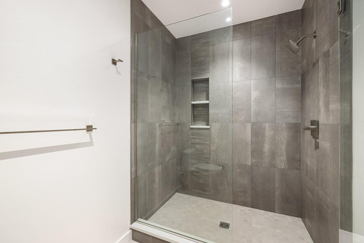 135 Hamilton Court Property Photo 27