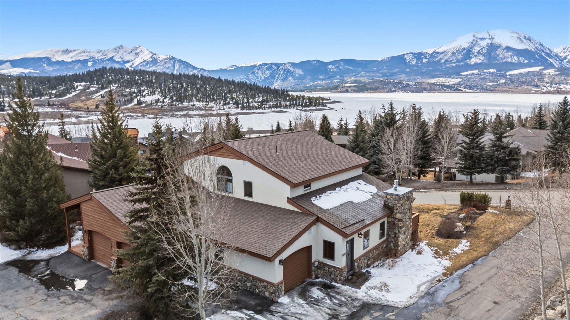 454 Ensign Drive B Property Photo 2
