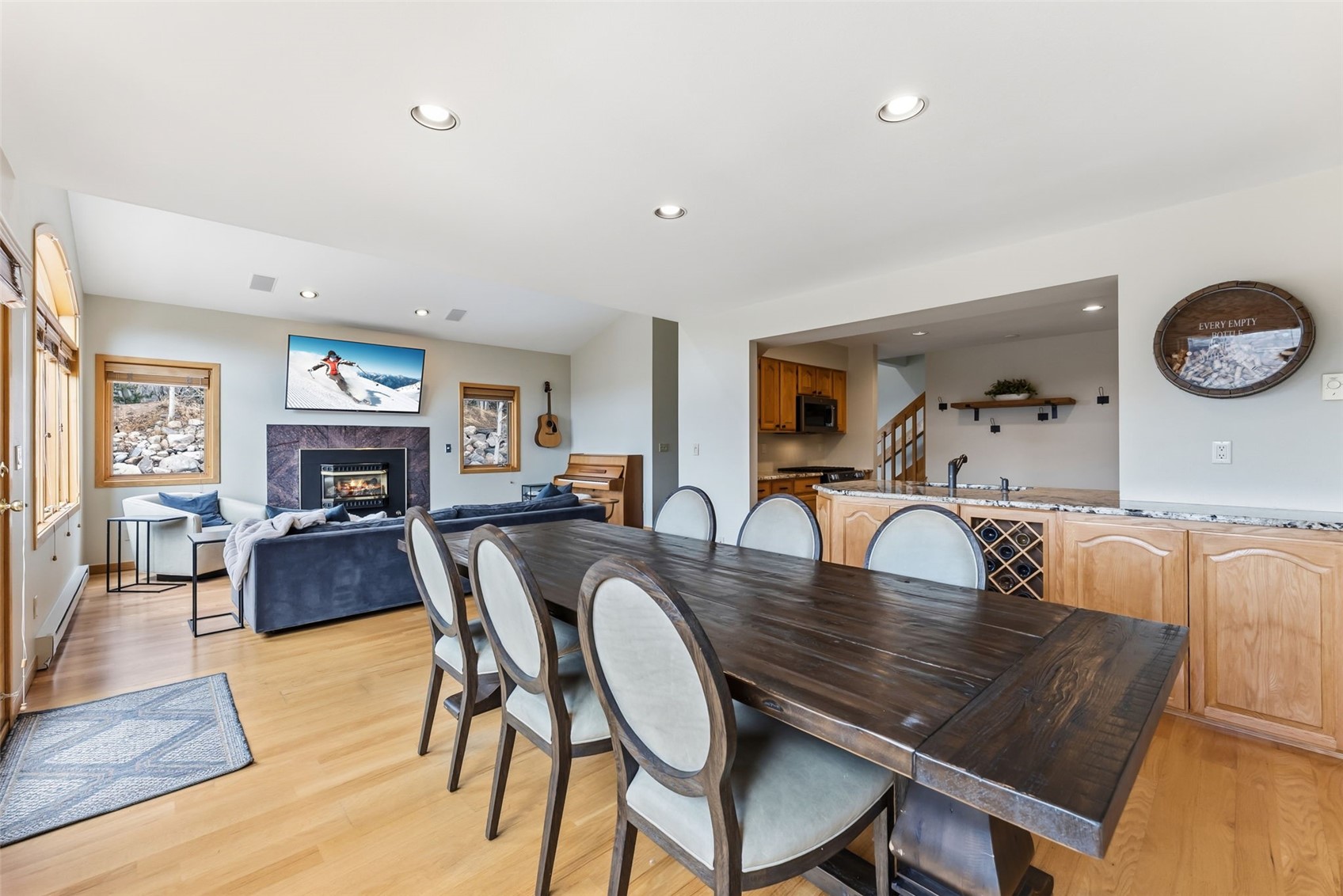 454 Ensign Drive B Property Photo 8