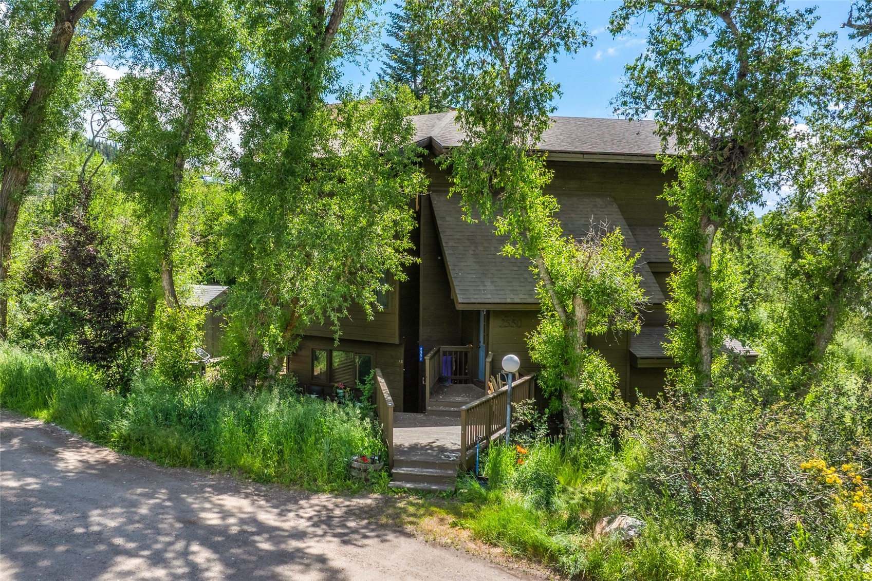 2550-2552 Val Disere Circle Property Photo 3