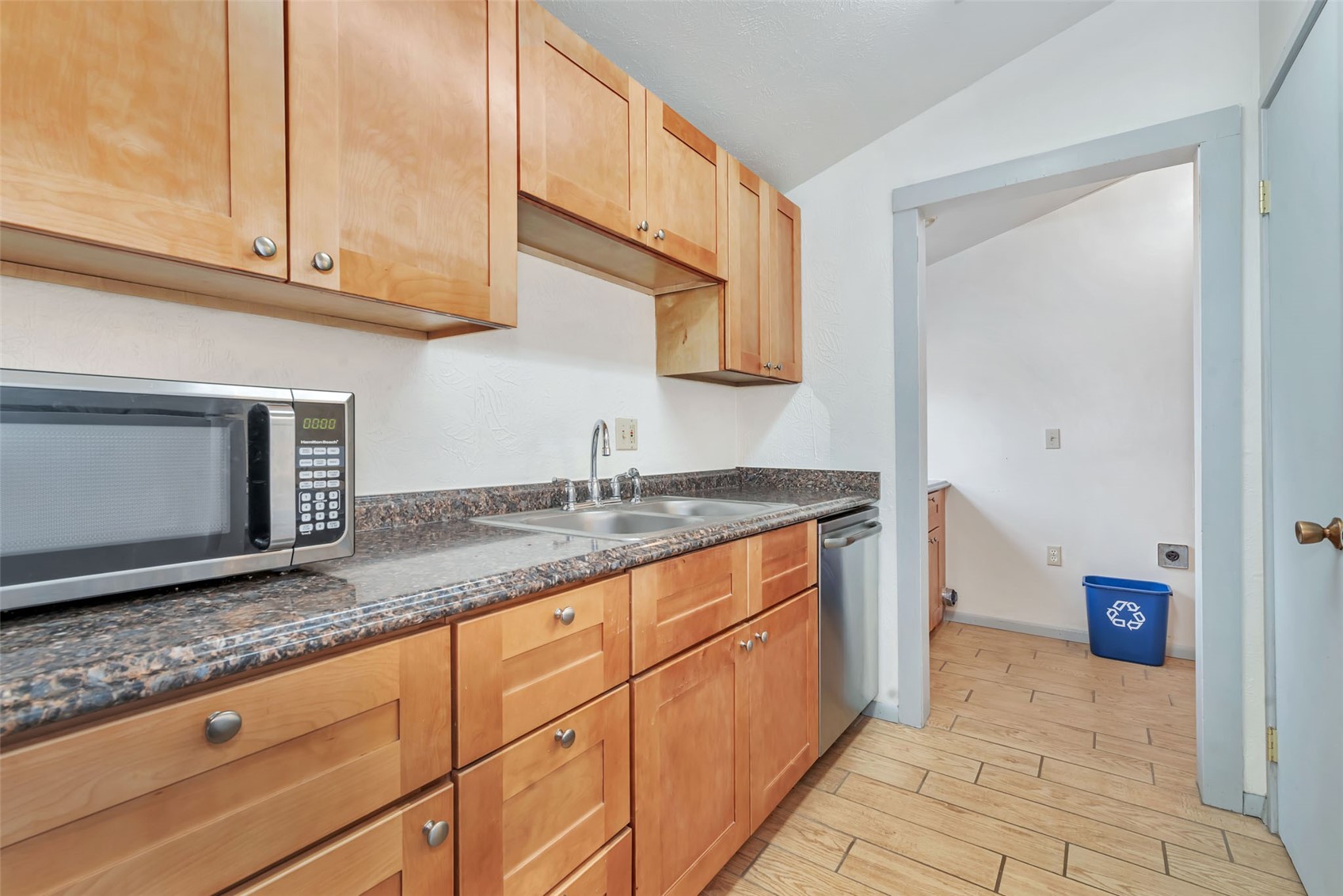 427 E Washington Avenue A & B Property Photo 5