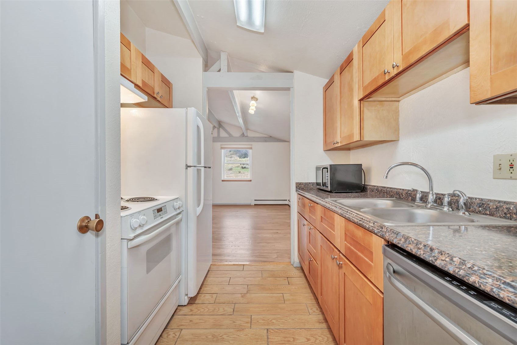 427 E Washington Avenue A & B Property Photo 7