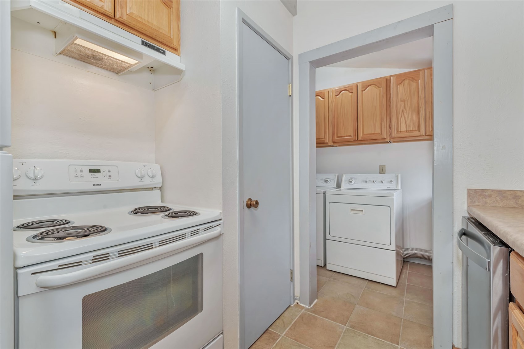 427 E Washington Avenue A & B Property Photo 23