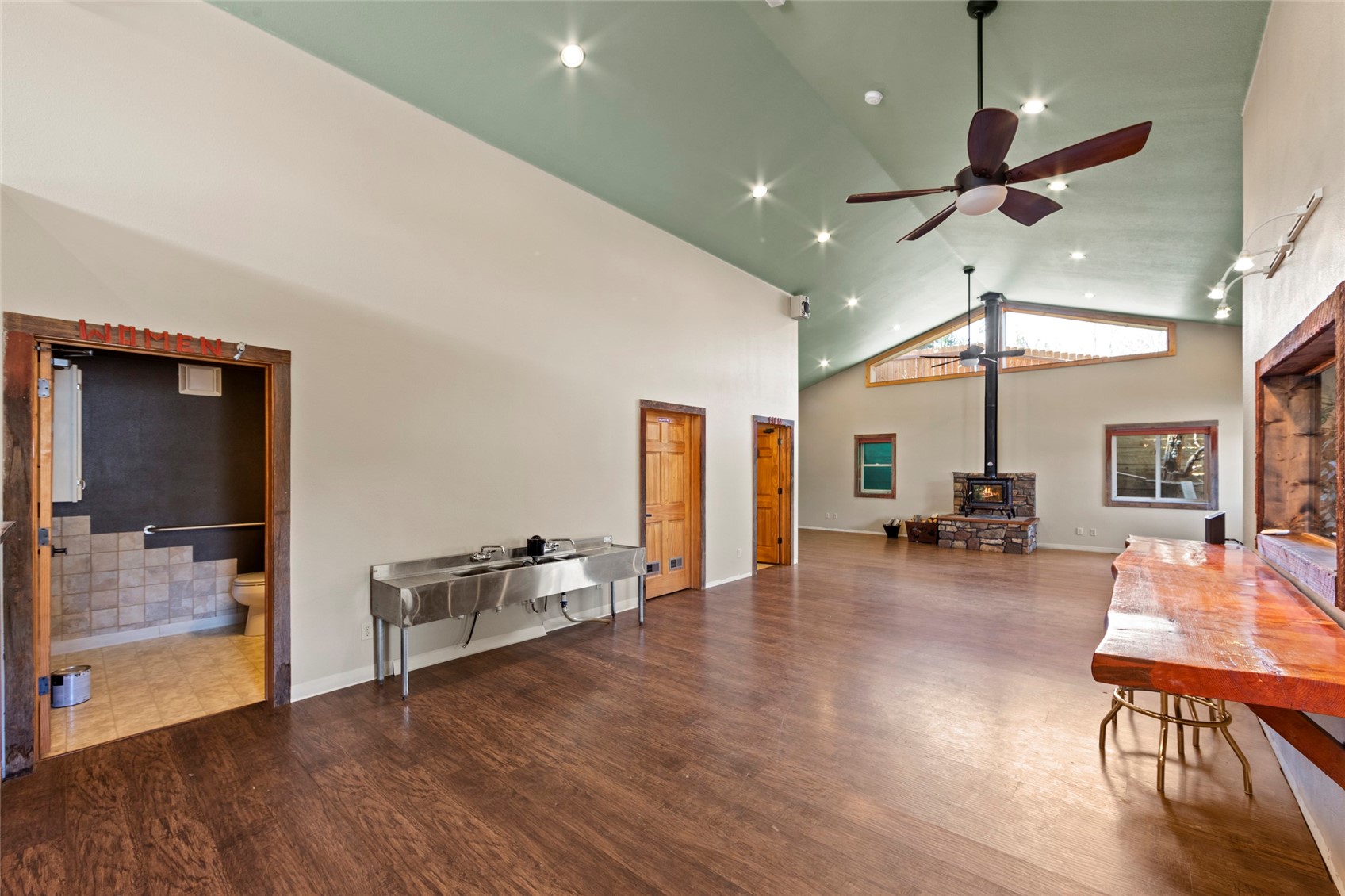 606 W Byers Avenue Property Photo 3