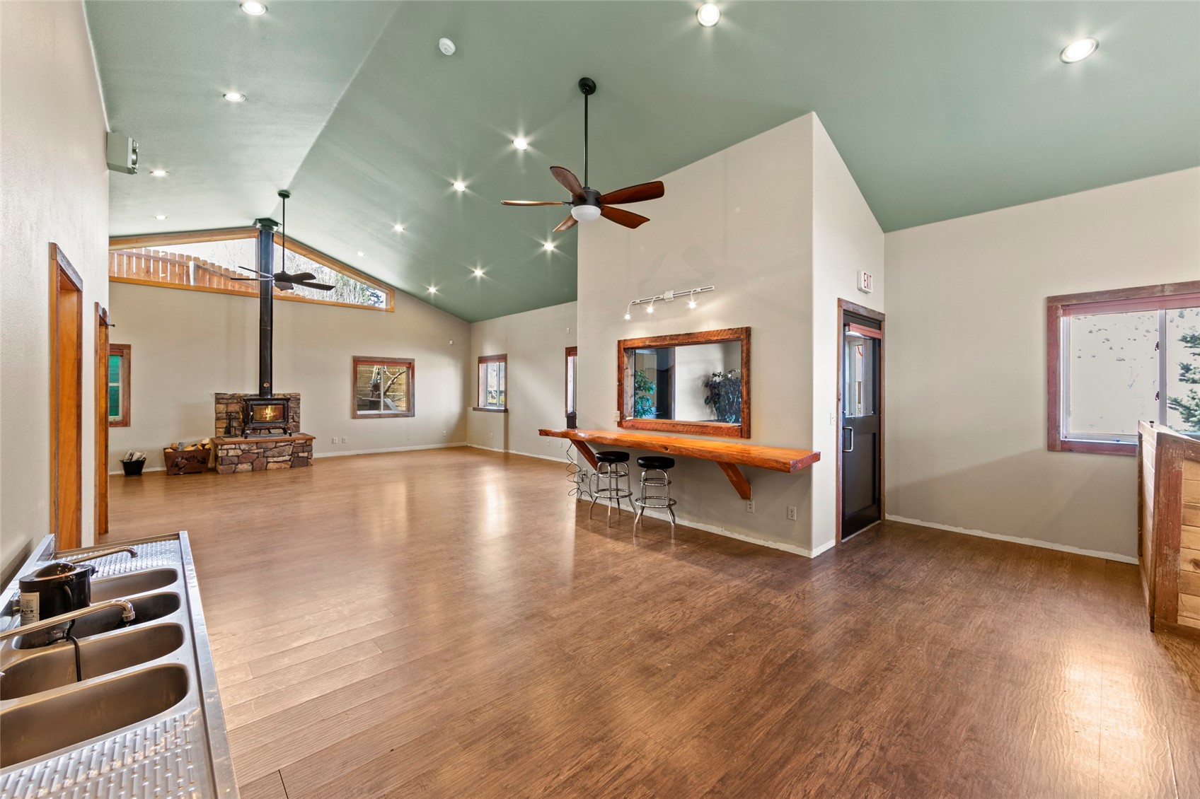 606 W Byers Avenue Property Photo 4