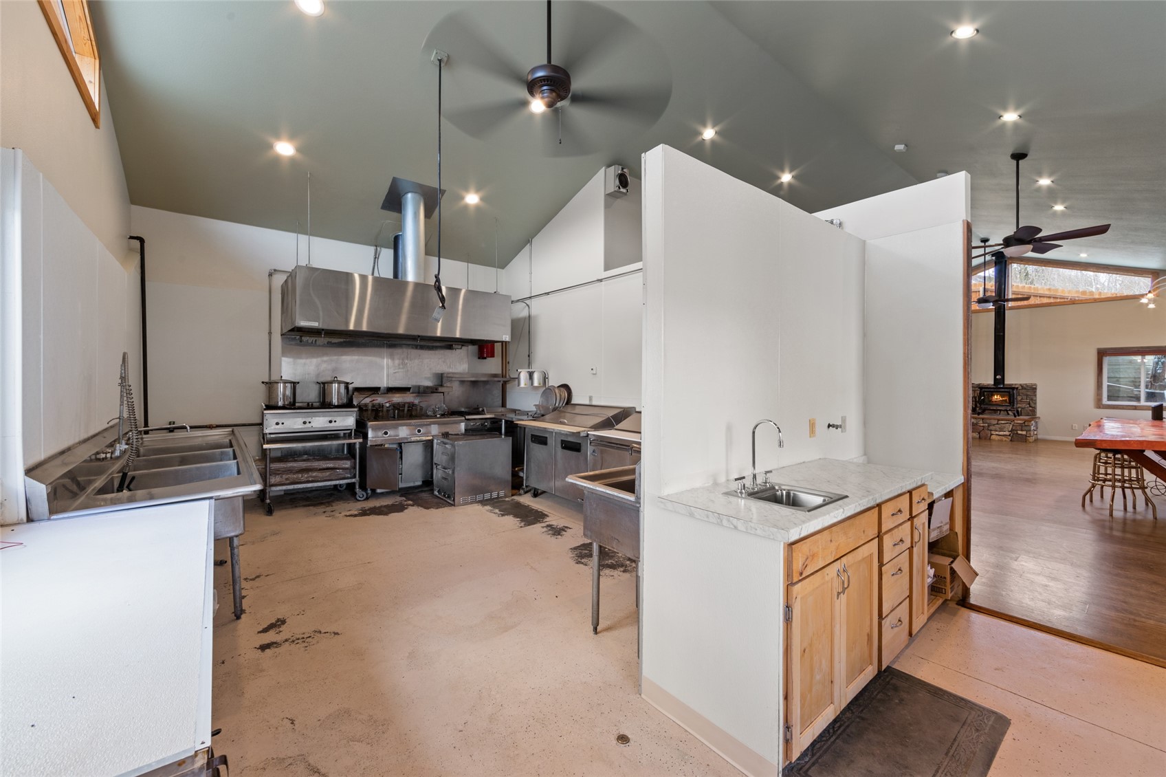 606 W Byers Avenue Property Photo 18