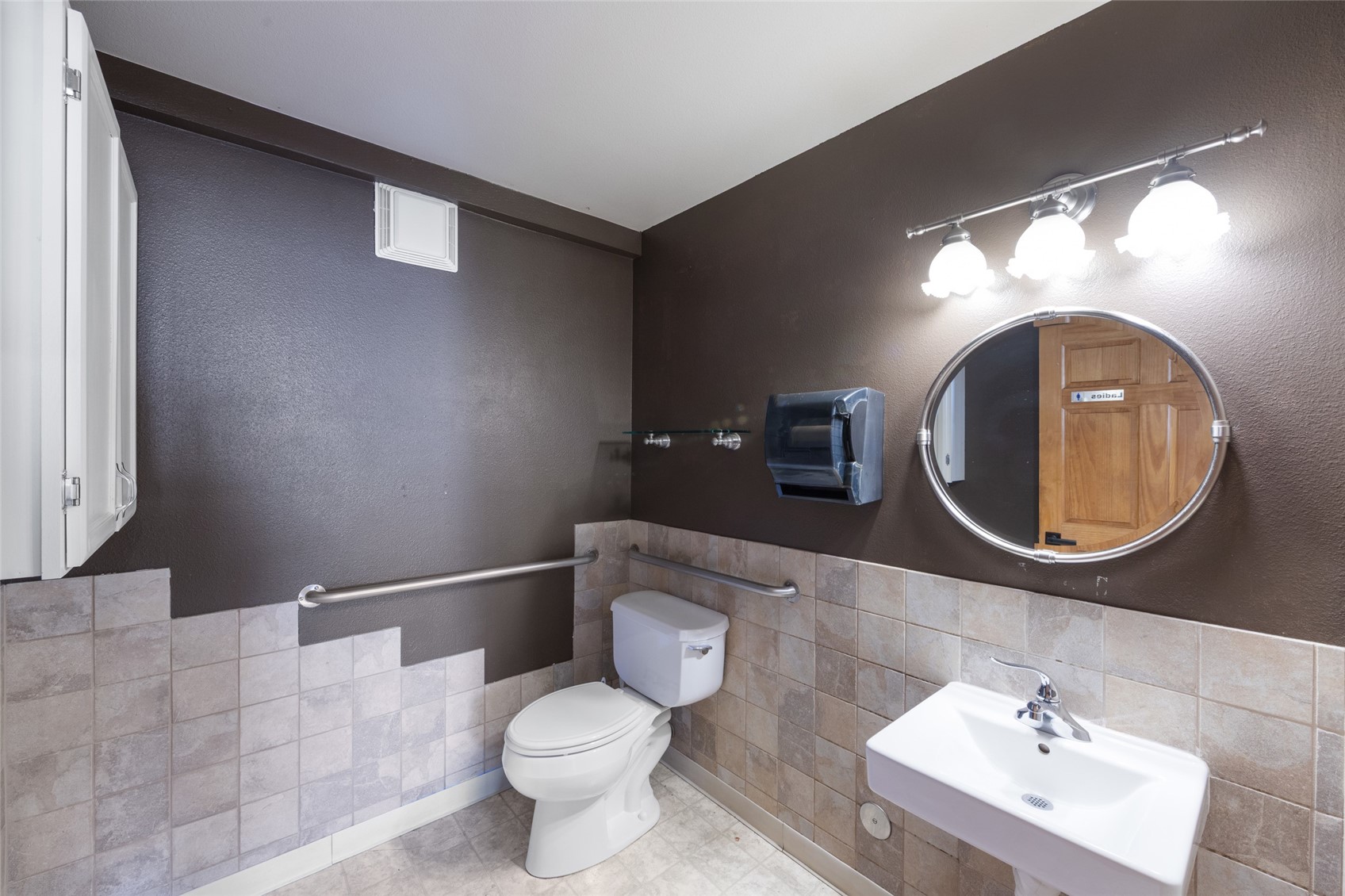 606 W Byers Avenue Property Photo 21