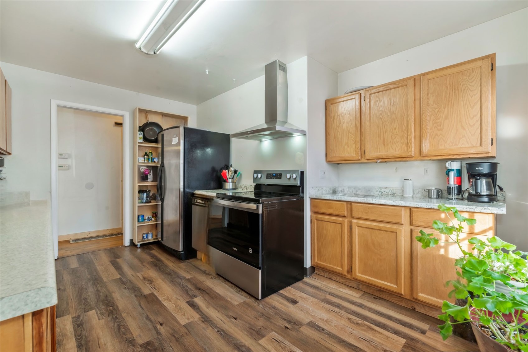 635 School Street Property Photo 2