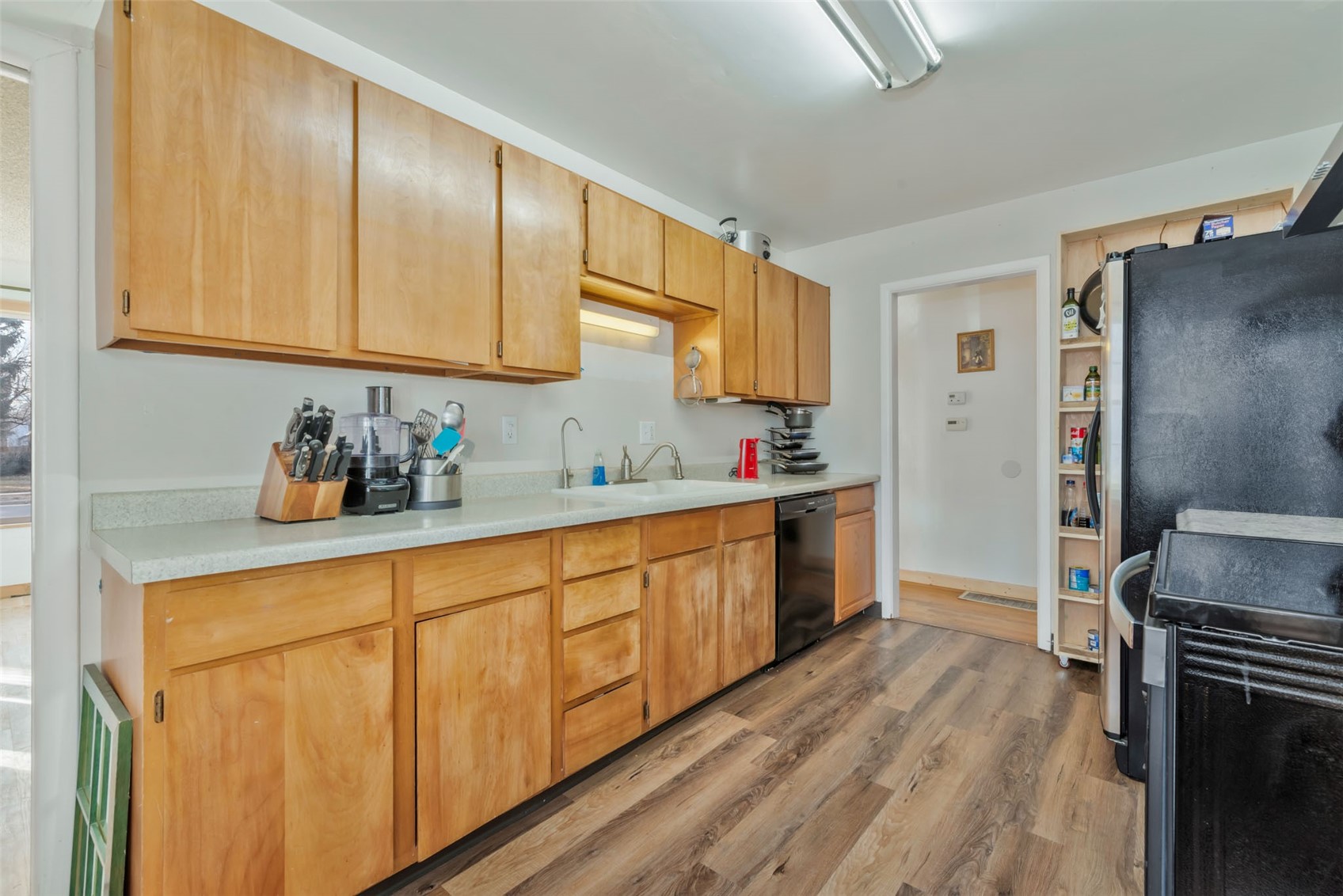 635 School Street Property Photo 4