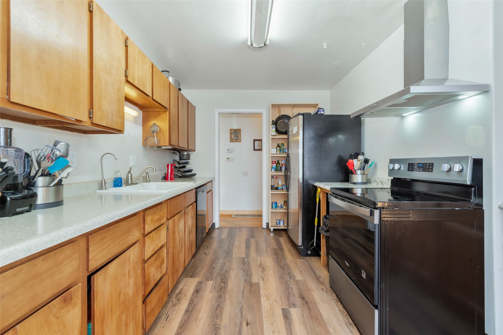 635 School Street Property Photo 5
