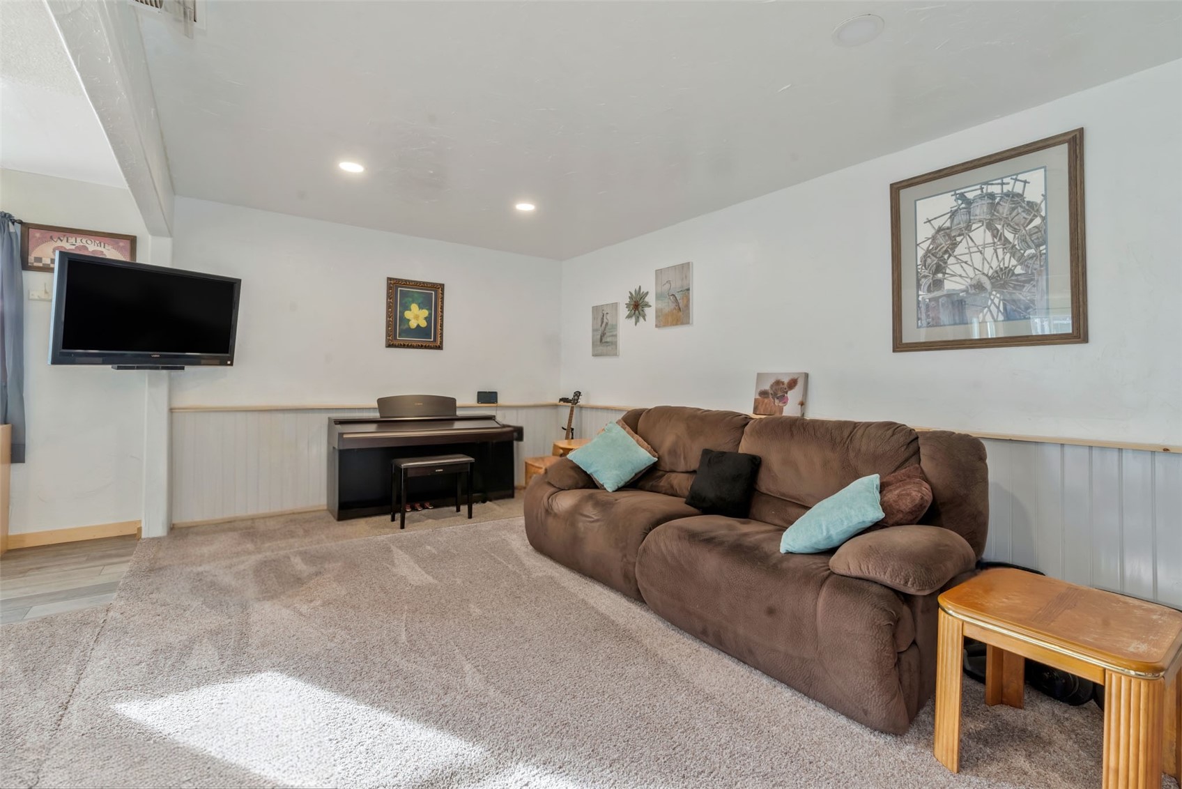 635 School Street Property Photo 8