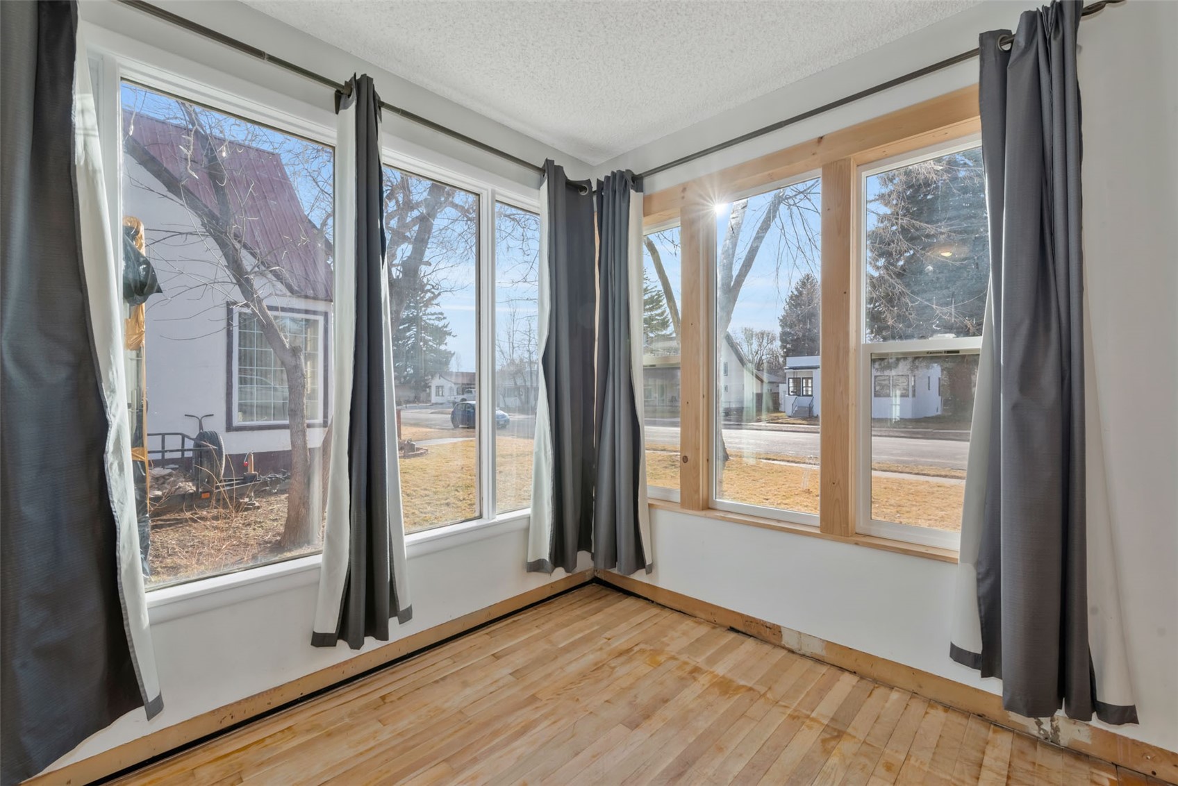 635 School Street Property Photo 11