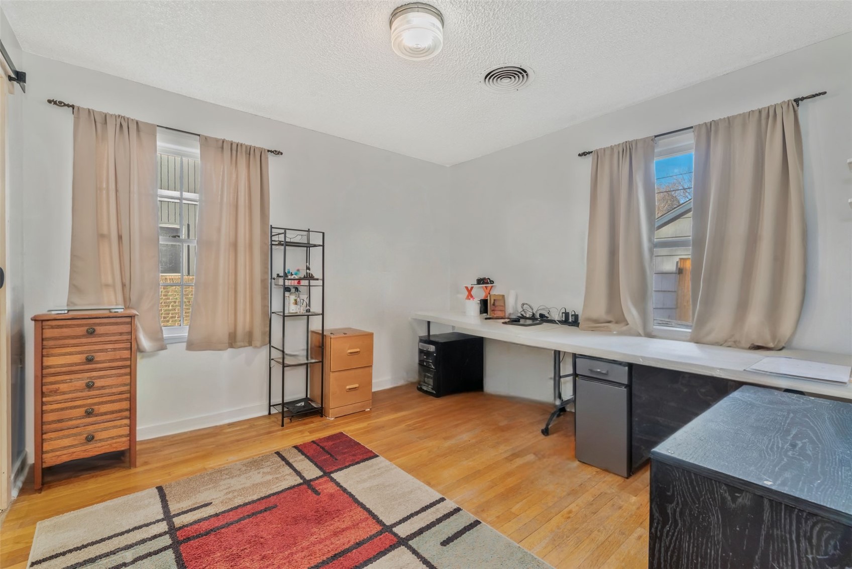 635 School Street Property Photo 13