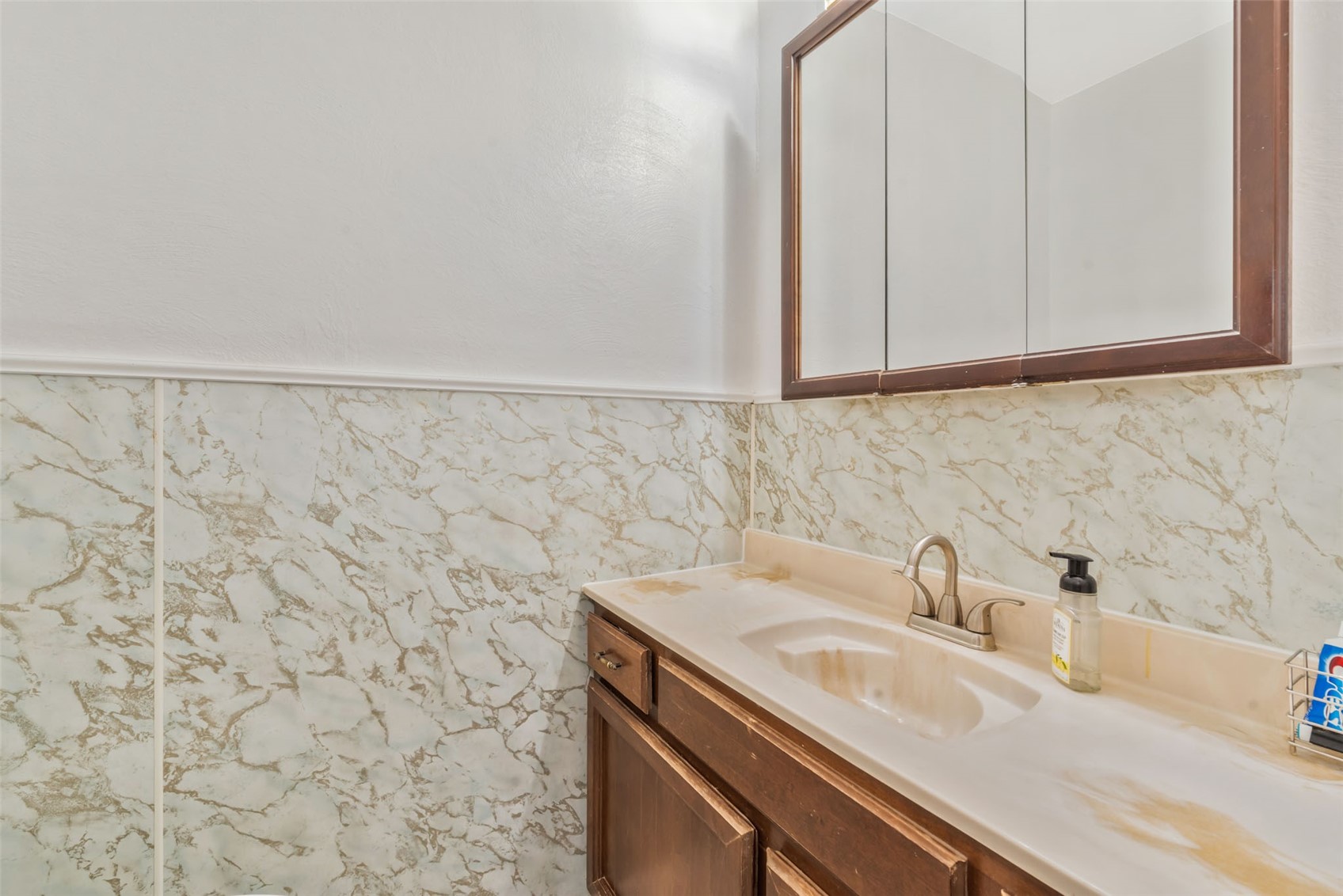 635 School Street Property Photo 15