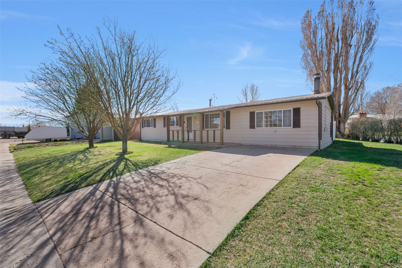 301 E View Drive Property Photo 1