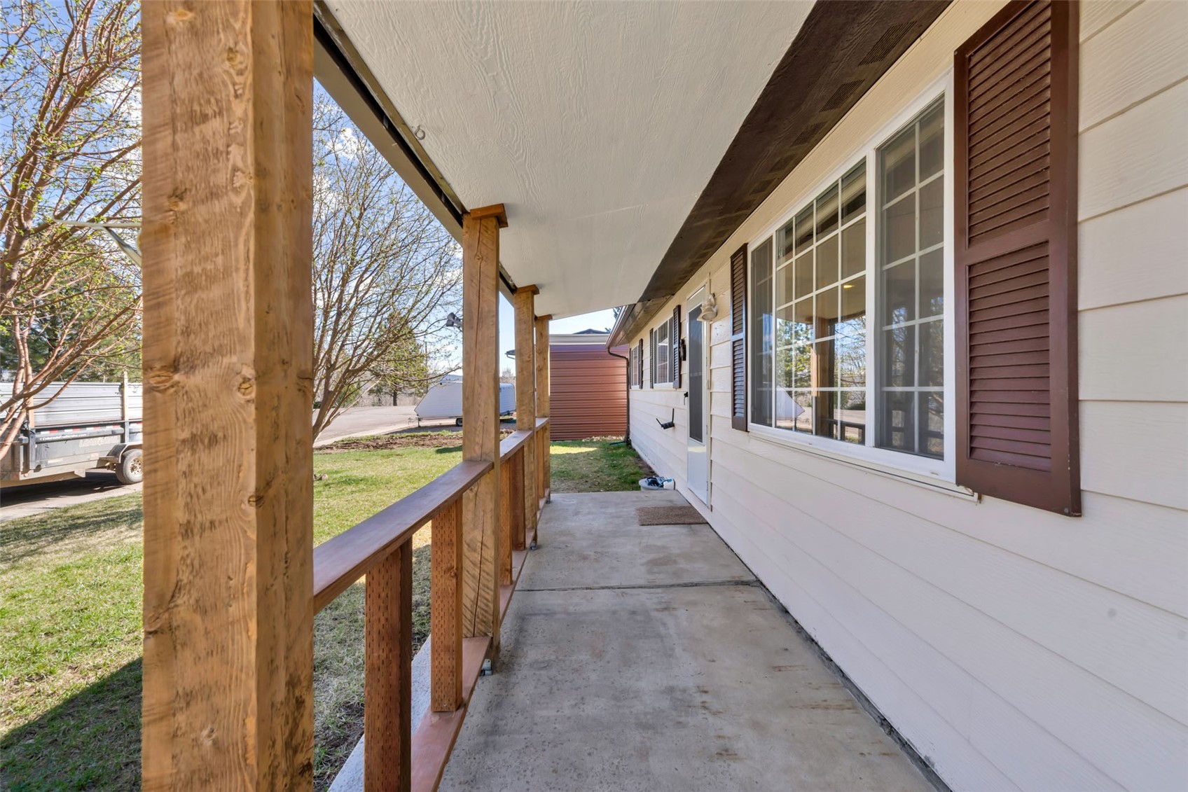 301 E View Drive Property Photo 4
