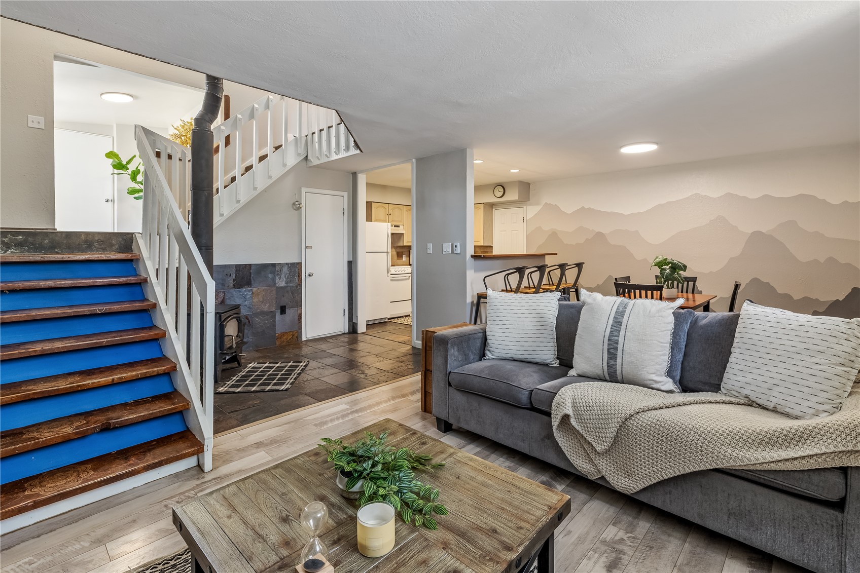 891 Fairview BOULEVARD 20 Property Photo 1