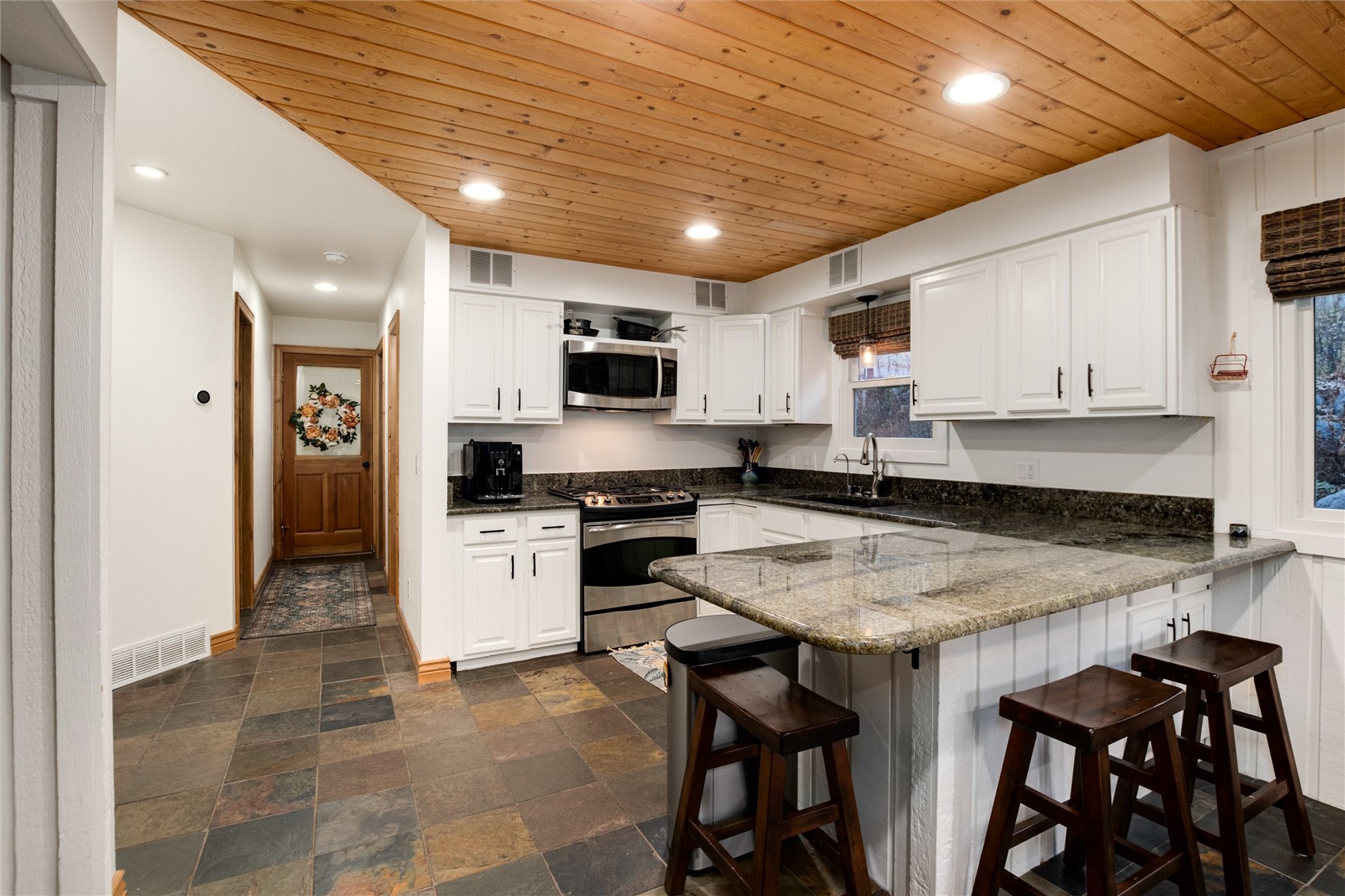 384 Blue Ridge Road Property Photo 4