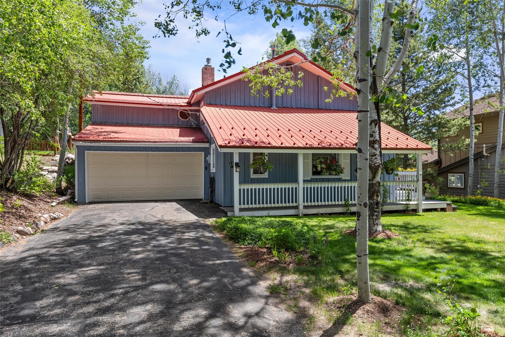 862 Douglas Street Property Photo 1