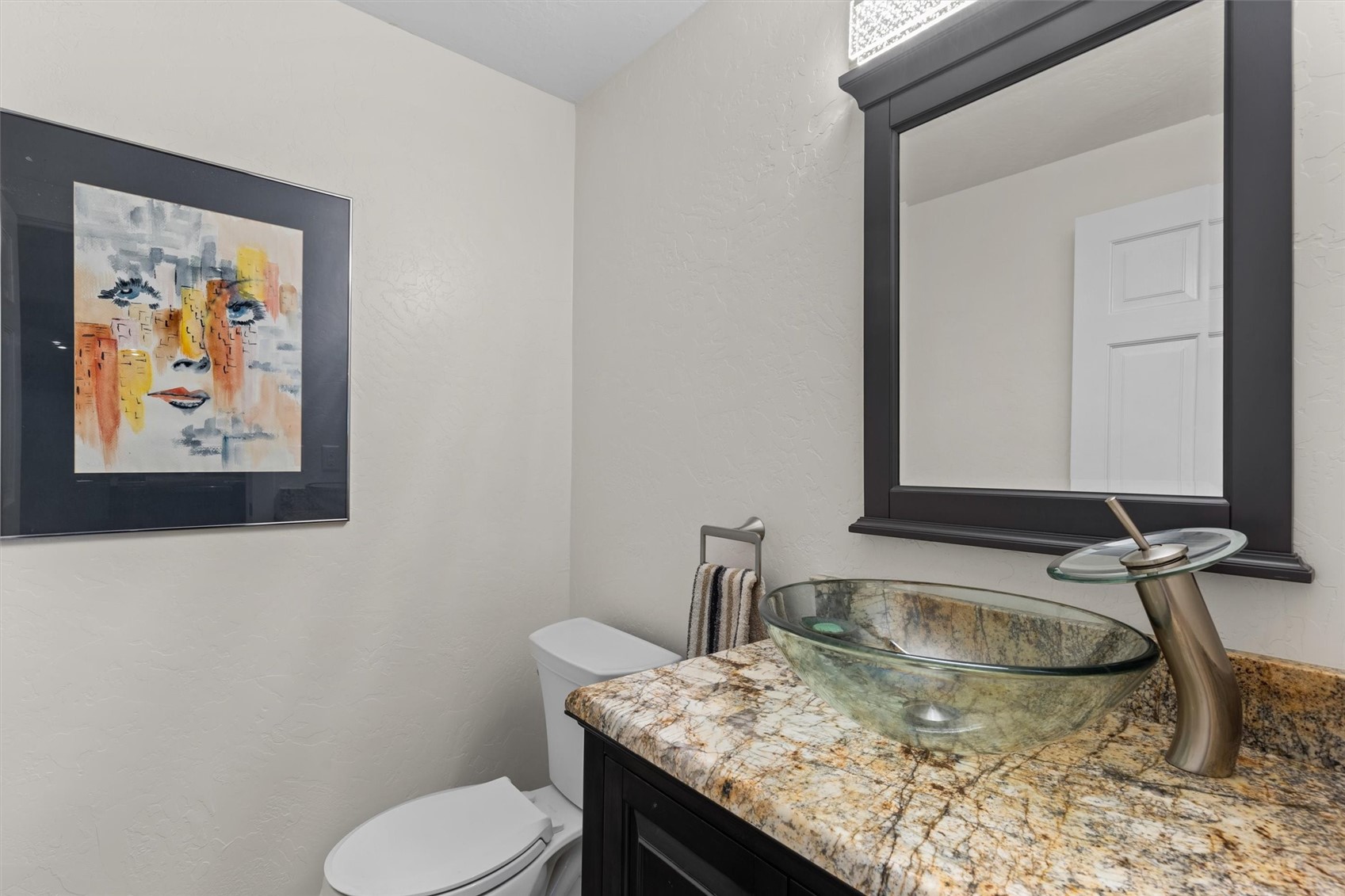 862 Douglas Street Property Photo 7
