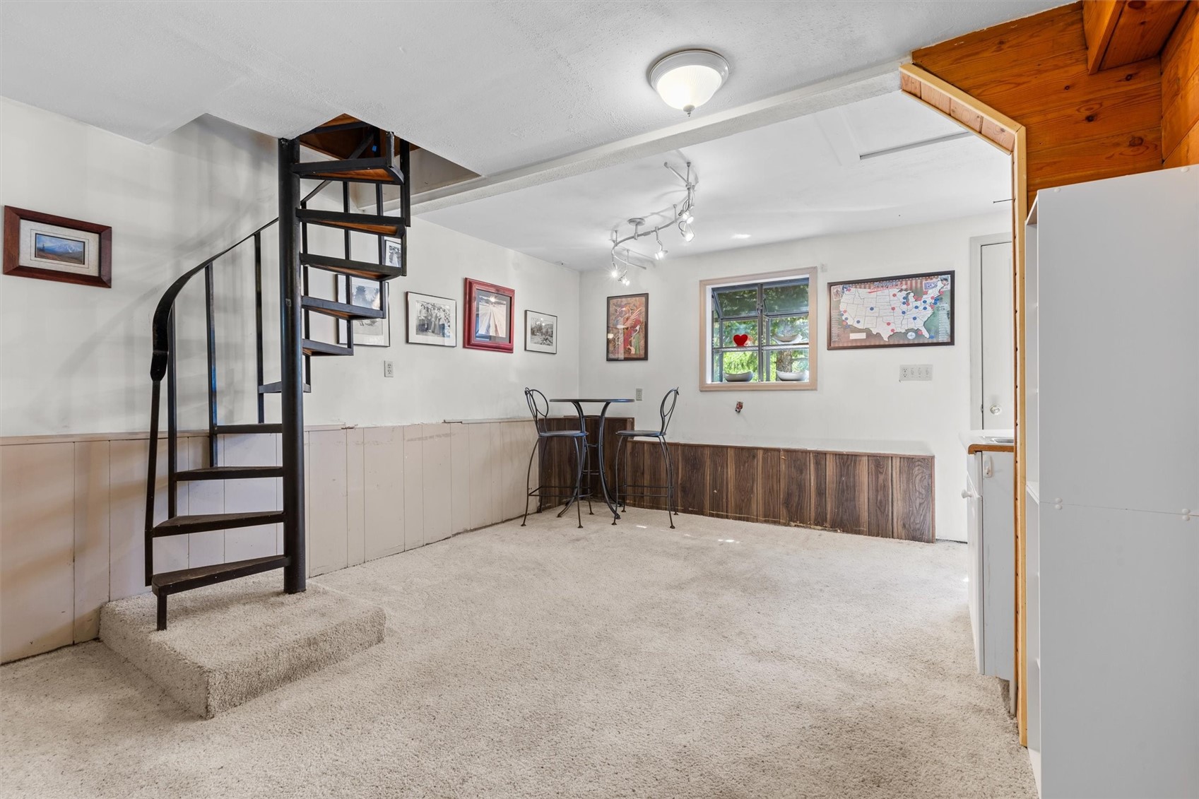 862 Douglas Street Property Photo 23