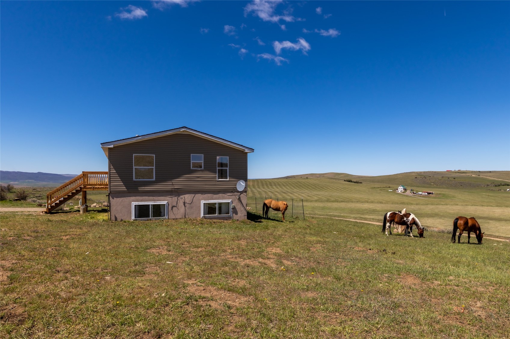 6055 Homesteader Lane Property Photo 4