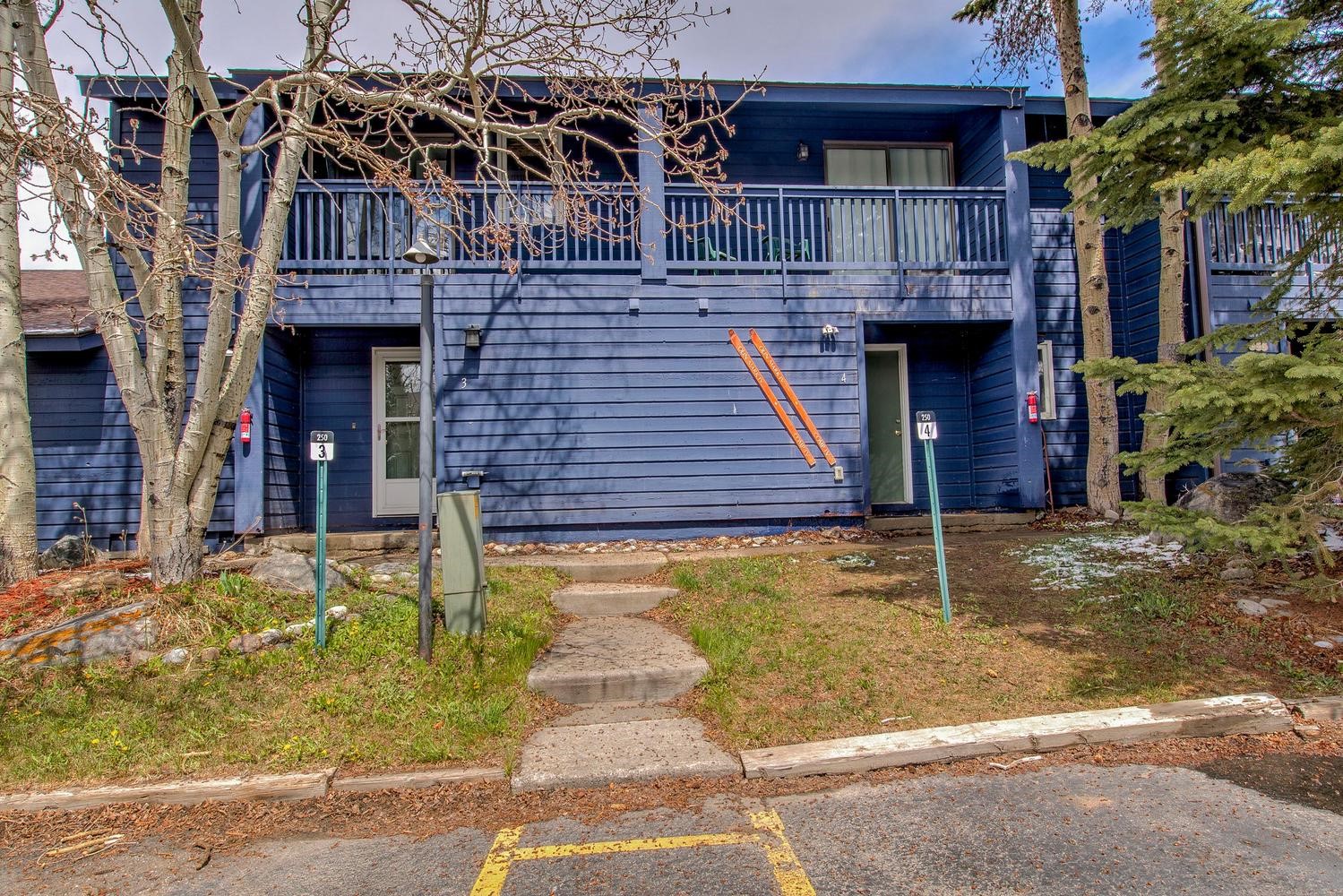 250 Cove Boulevard 3 Property Photo 1