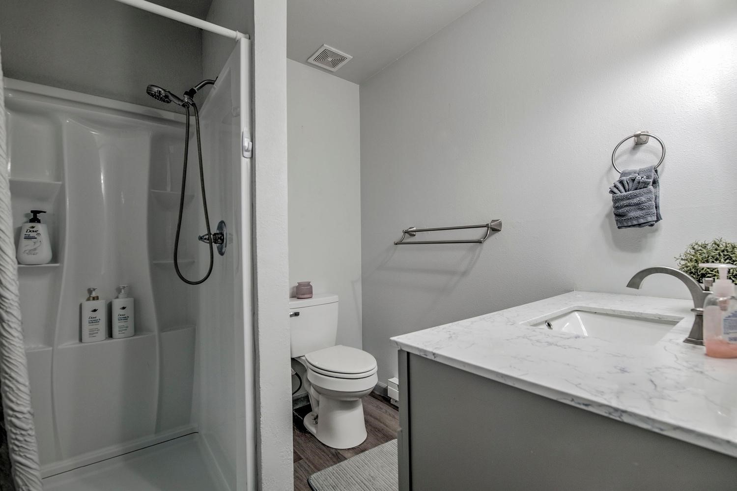 250 Cove Boulevard 3 Property Photo 13