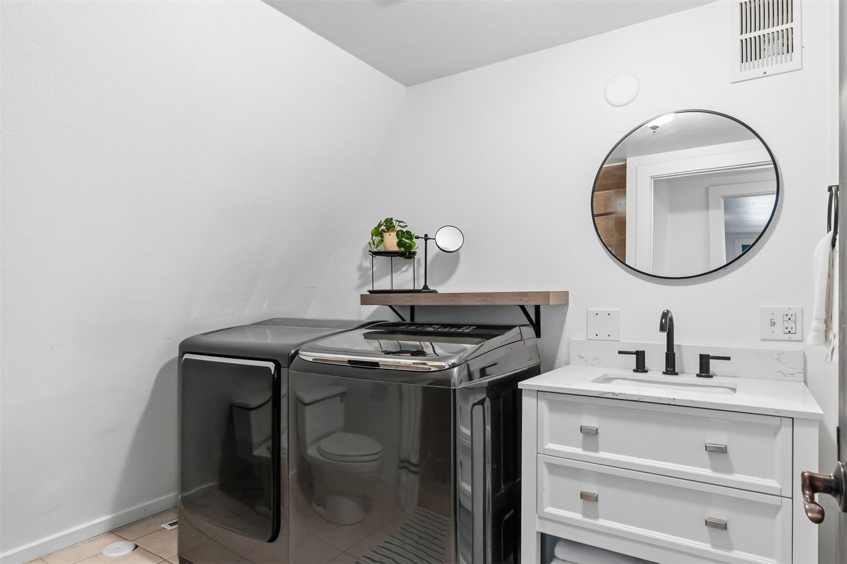 293 Regal Circle Property Photo 24