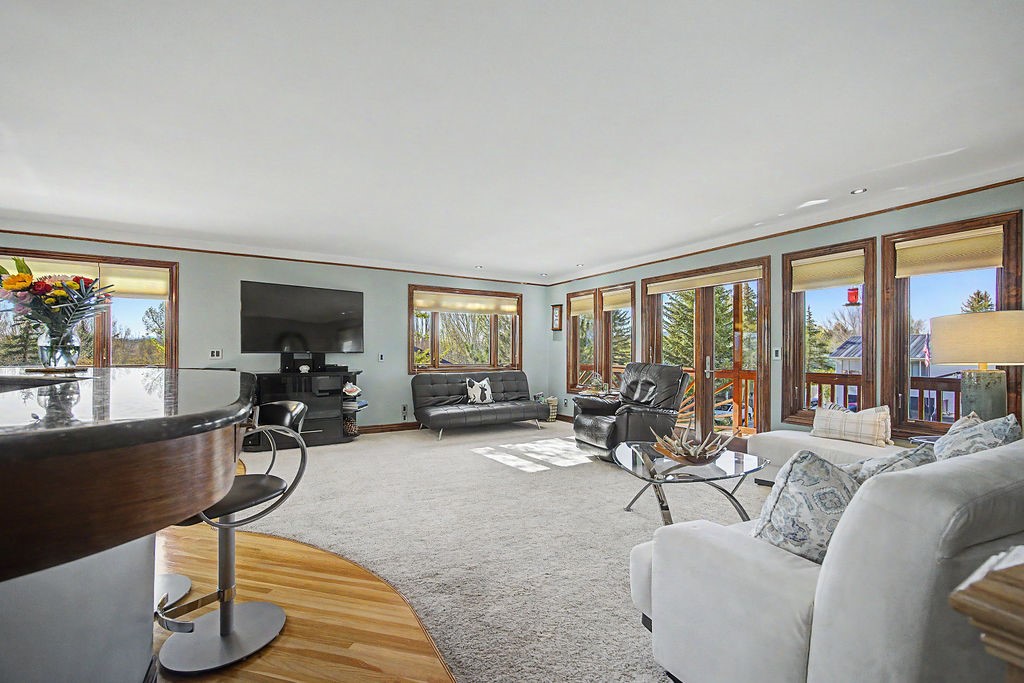 431 Clover Circle Property Photo 3