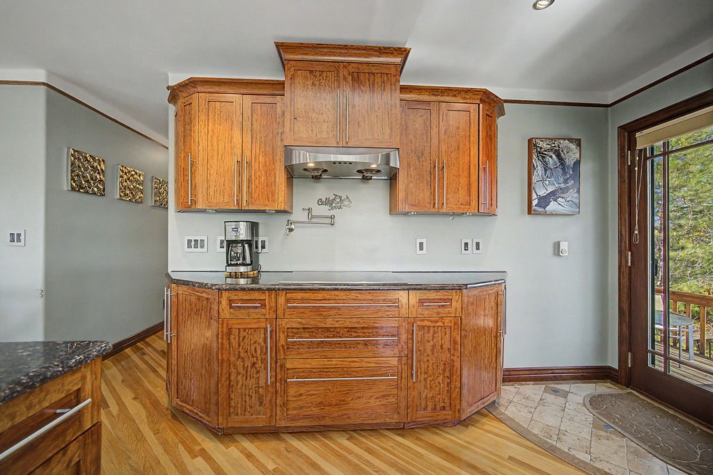 431 Clover Circle Property Photo 5