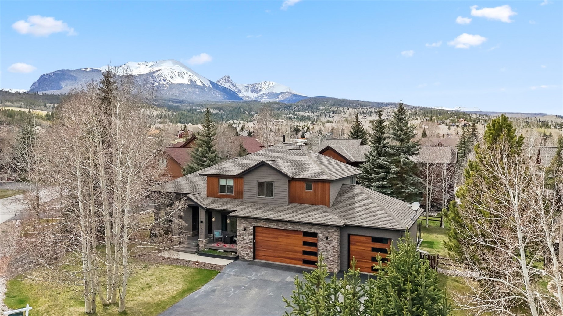 1532 Legend Lake S Property Photo 1