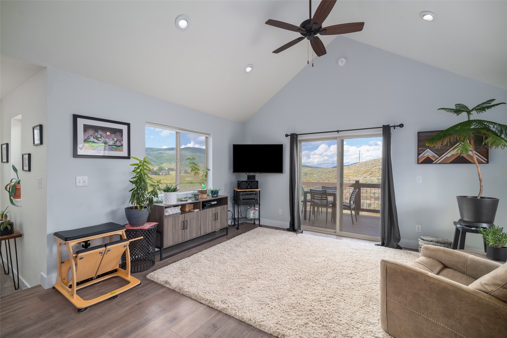 23680 Sagebrush Circle Property Photo 4