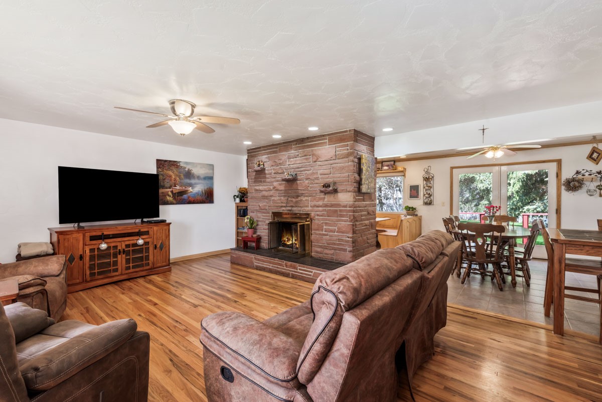 590 Steele Street Property Photo 3