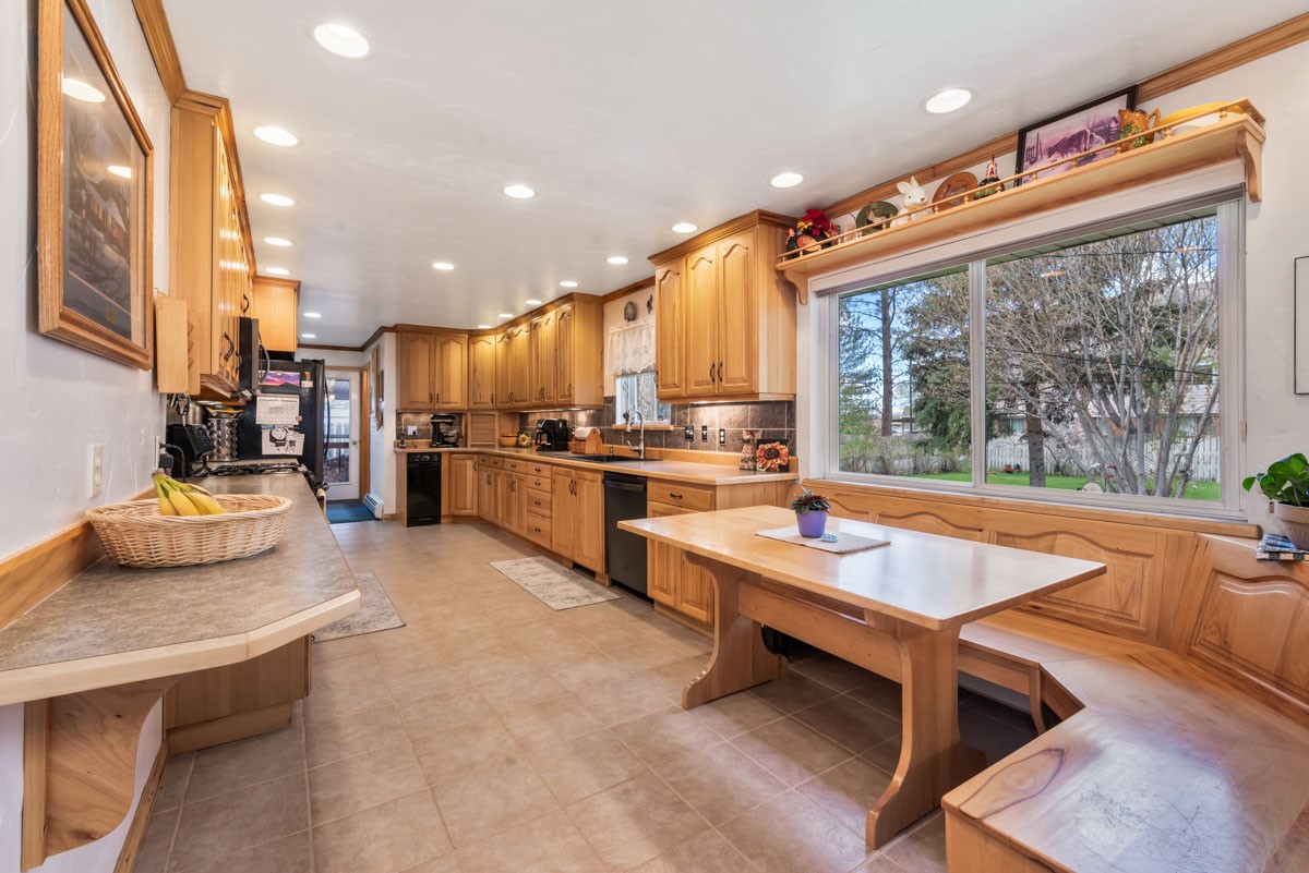 590 Steele Street Property Photo 14